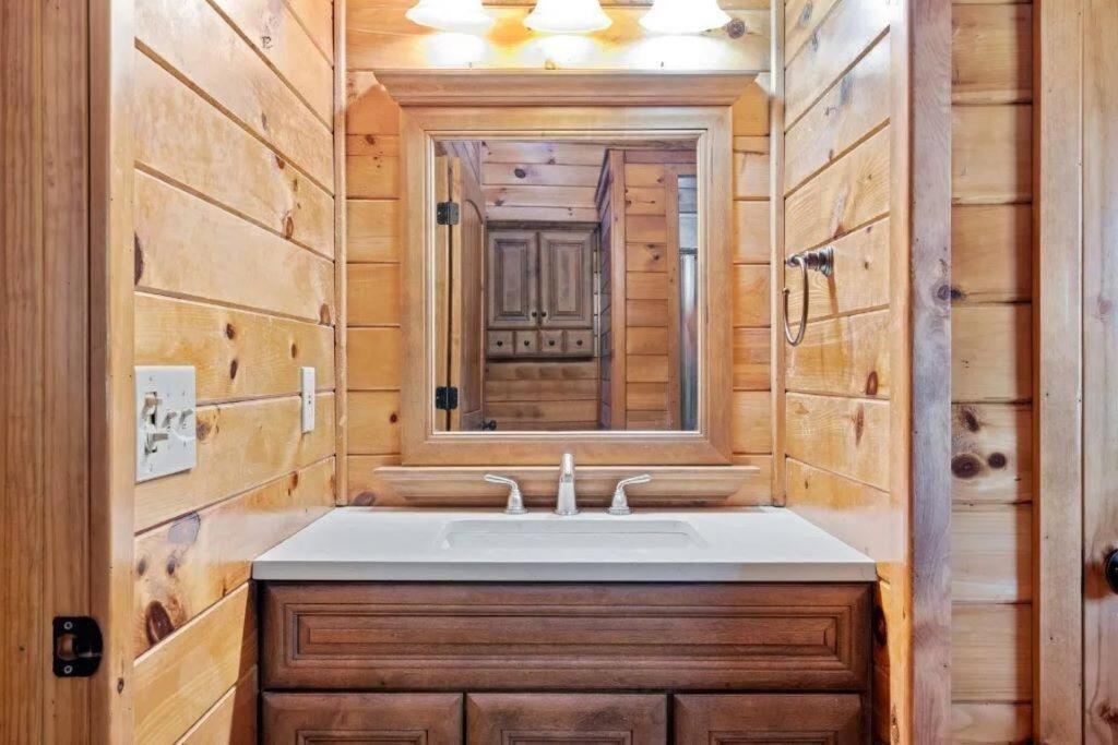 Appartamento Misty Moonlight, Sleeps 4, Mountain Cabin Broken Bow Esterno foto