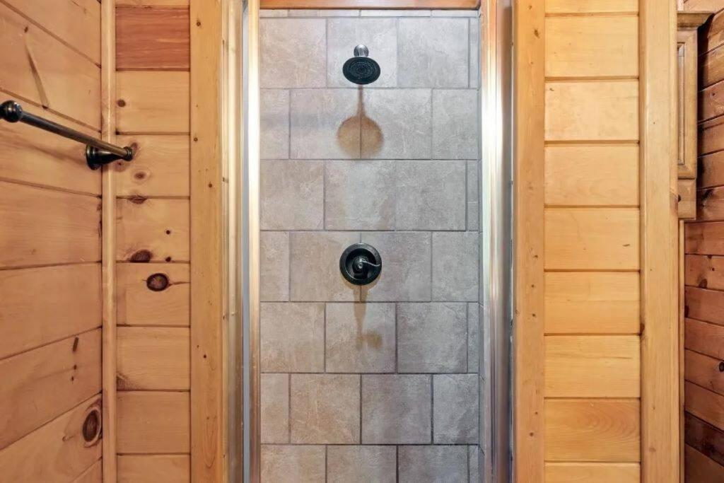 Appartamento Misty Moonlight, Sleeps 4, Mountain Cabin Broken Bow Esterno foto