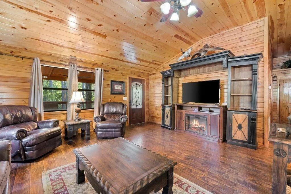 Appartamento Misty Moonlight, Sleeps 4, Mountain Cabin Broken Bow Esterno foto