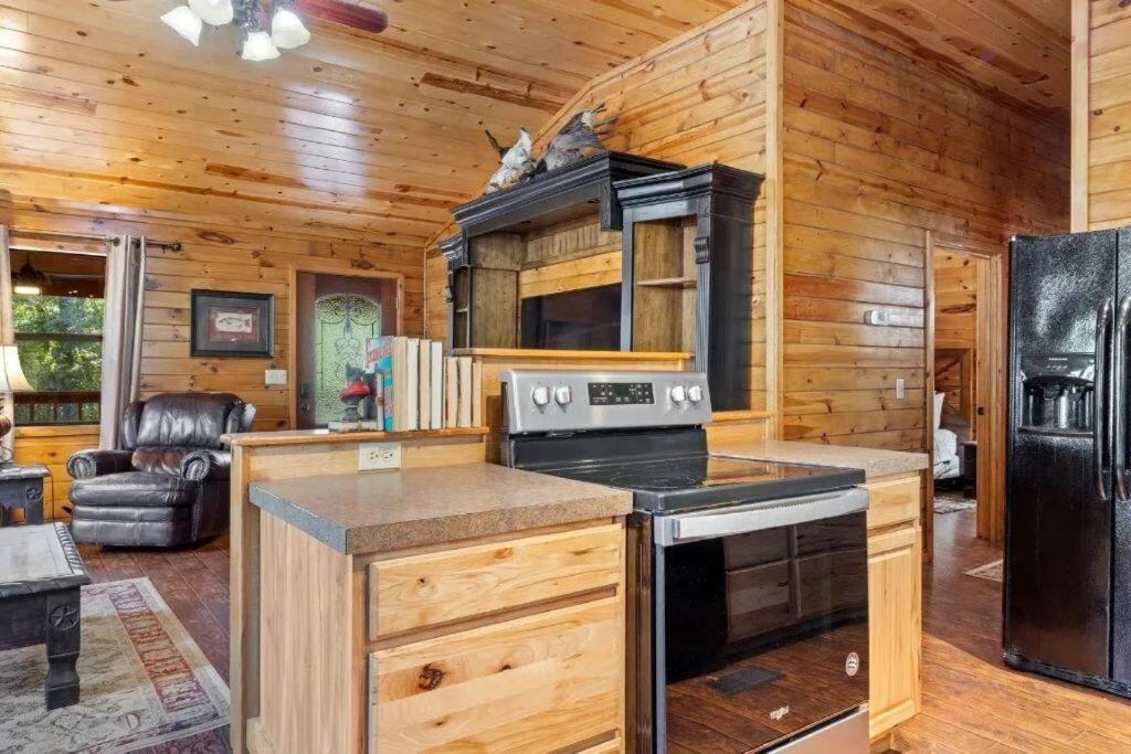 Appartamento Misty Moonlight, Sleeps 4, Mountain Cabin Broken Bow Esterno foto